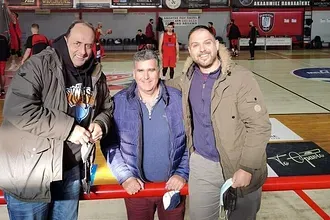 Ο Μανώλης, ο Θωμάς και ο Κώστας...