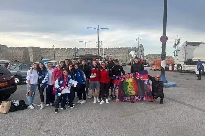 Θερμή υποδοχή στα κορίτσια!