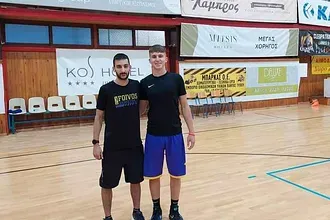 Ο Φοίβος συγχαίρει τον Καζάκο!