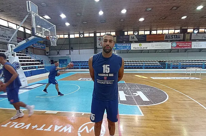 Χτύπησε στο γόνατο ο Σκλήβας!