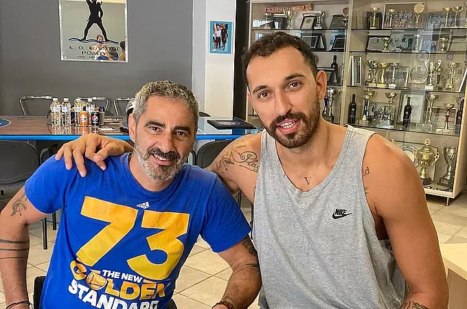 Πάντα δίπλα στον Κολοσσό ο Μιχάλης!