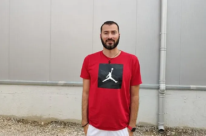 Παραμένει στη Θεσσαλονίκη ο Αποστολίδης!