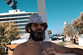 Κολοσσός αλά... Baywatch!