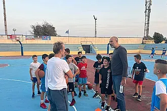 Ο Καράγκουτης στην προπόνηση των ακαδημιών του Κολοσσού!