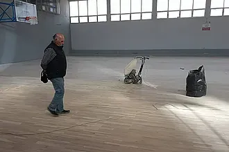 Έτοιμο το παρκέ στην Κάλυμνο, τώρα οι διαγραμμίσεις!
