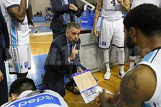''Με τέτοια άμυνα δεν κερδίζεις''!
