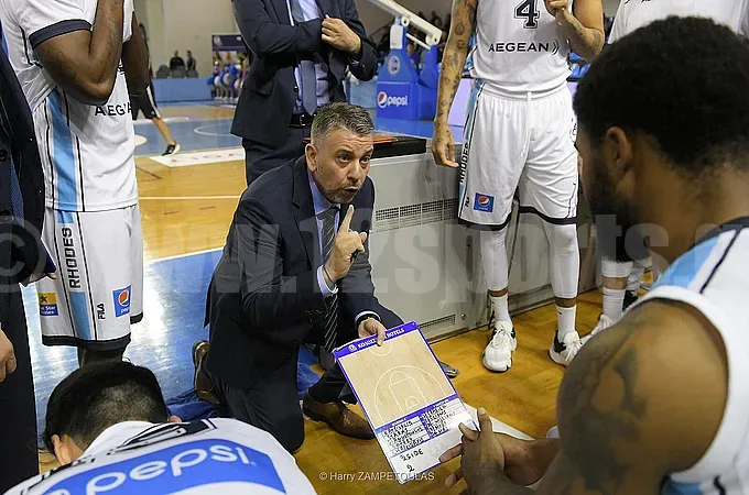 ''Με τέτοια άμυνα δεν κερδίζεις''!