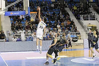 Εμφάνιση καριέρας και δύο ρεκόρ για Κατσίβελη!