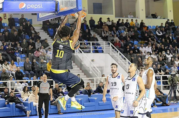 Οι ''σφυρίχτρες'' της Basket League!