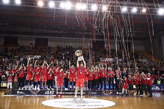 Ο Κολοσσός συγχαίρει τον Ολυμπιακό!