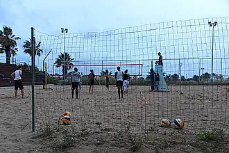 Ο Κολοσσός το 'ριξε στο beach volley!