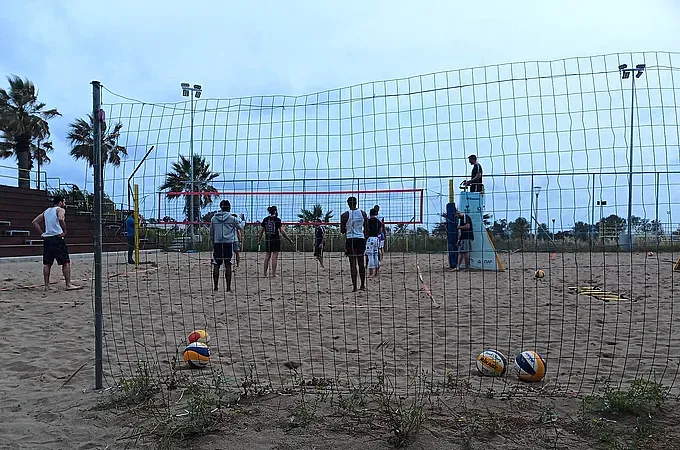 Ο Κολοσσός το 'ριξε στο beach volley!