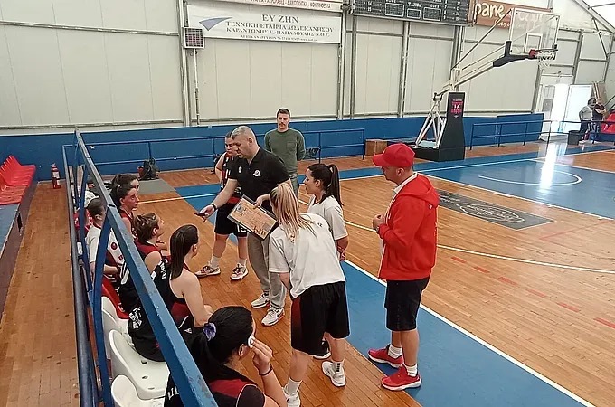 Πάνοπλος ο Ιπποκράτης στο γυναικείο!