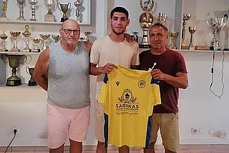Παραμένει ο Ντένας στις Καλυθιές!