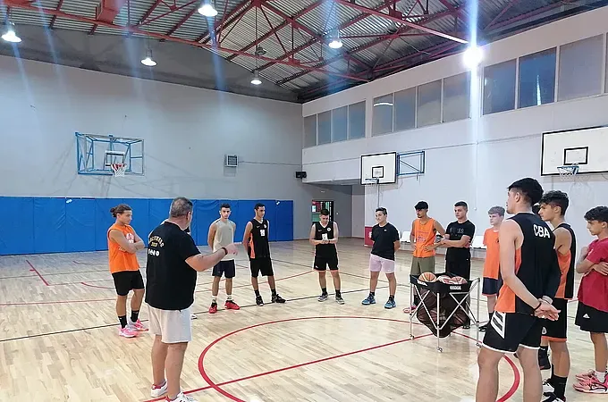 Τοπικό εφηβικό ντέρμπι στην Κάλυμνο!