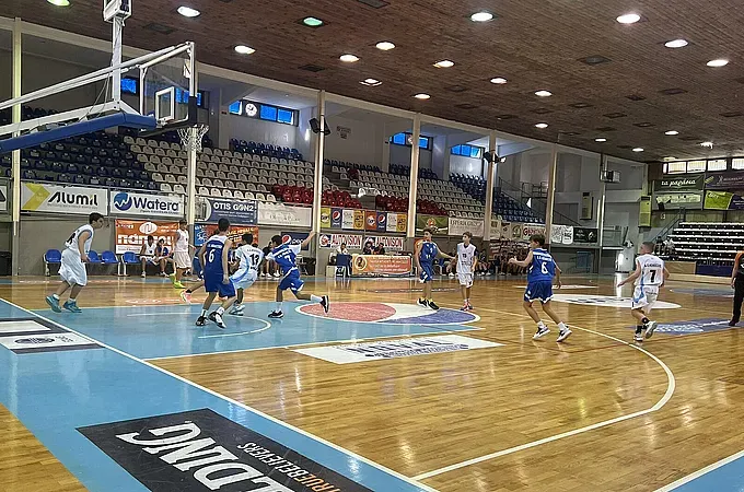 Η πρώτη ομάδα κέρδισε τη δεύτερη!