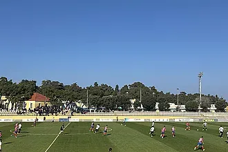 Και ξανά προς τη δόξα τραβά...