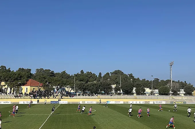 Και ξανά προς τη δόξα τραβά...