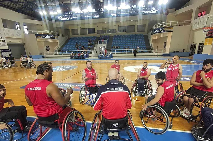 Απλώνει τα δίχτυα του χωρίς υπερβάσεις!