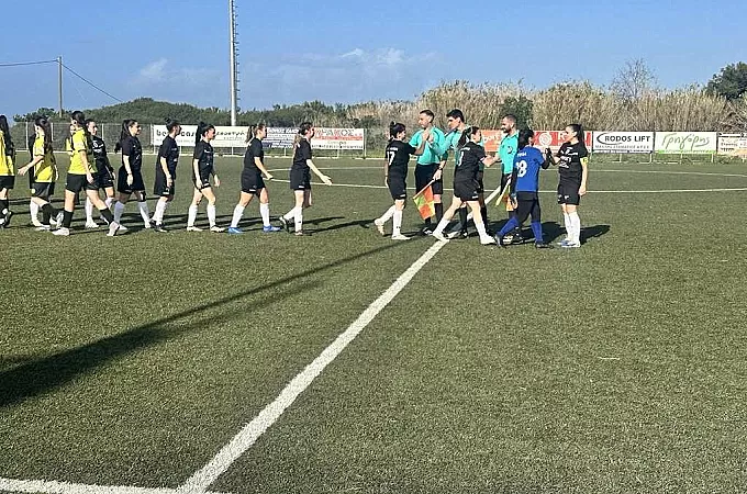 Ο Σιδέρης στο Α.Ο. Ζωή- L.F.C. Ιαλυσού!