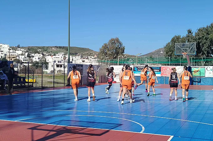 ΝΕΑΝΙΔΕΣ: Ξάνθος Π.- Ακαδημία 19-47