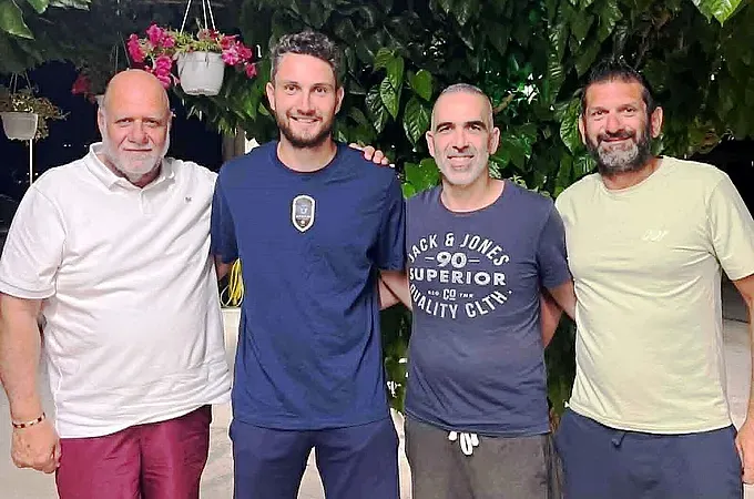 Ανανέωσε ο Αθανασόπουλος στον Απόλλωνα Καλυθιών!