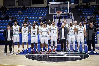 Η ομάδα παρούσα, ο κόσμος απών!